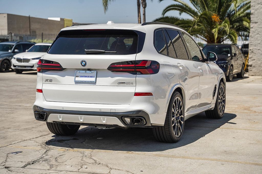 2025 BMW X5 xDrive50e 8