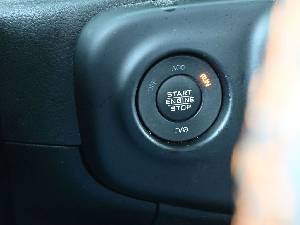 Used 2022 Bright White Clearcoat Jeep Mojave image 29