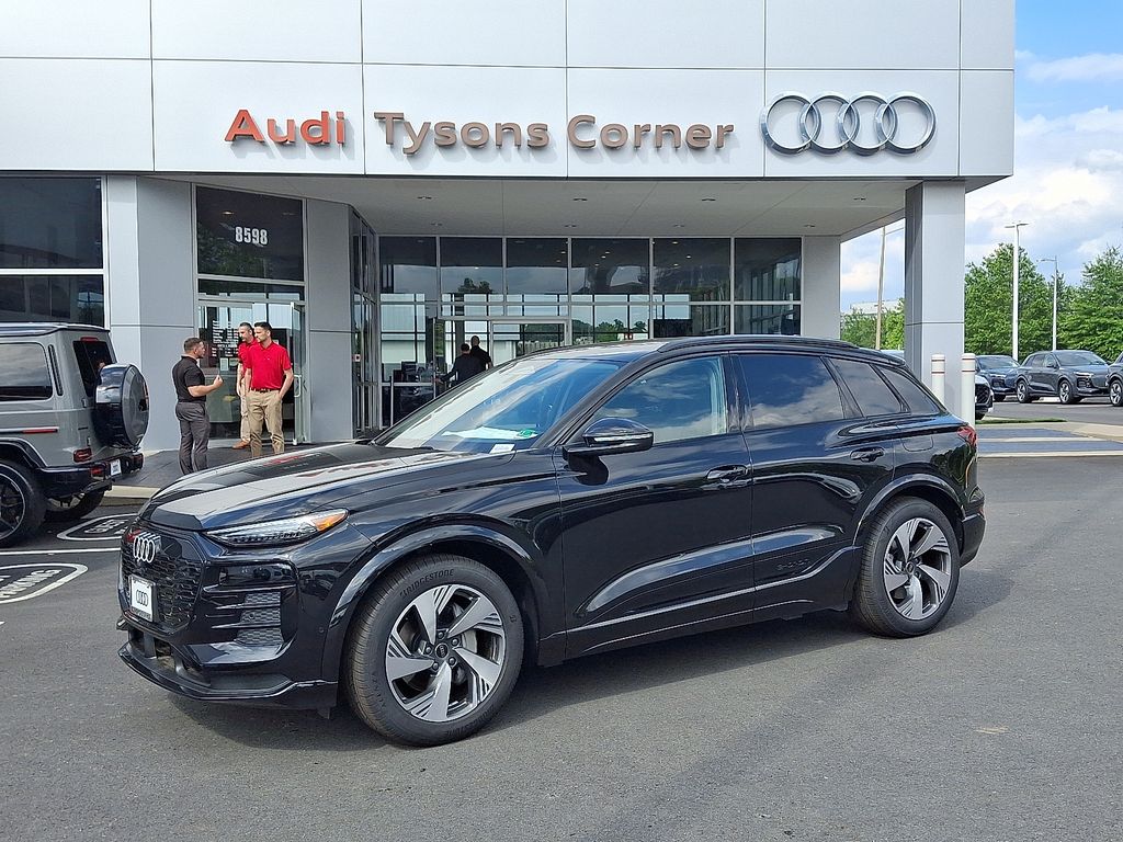 2025 Audi e-tron Premium -
                  Vienna, VA