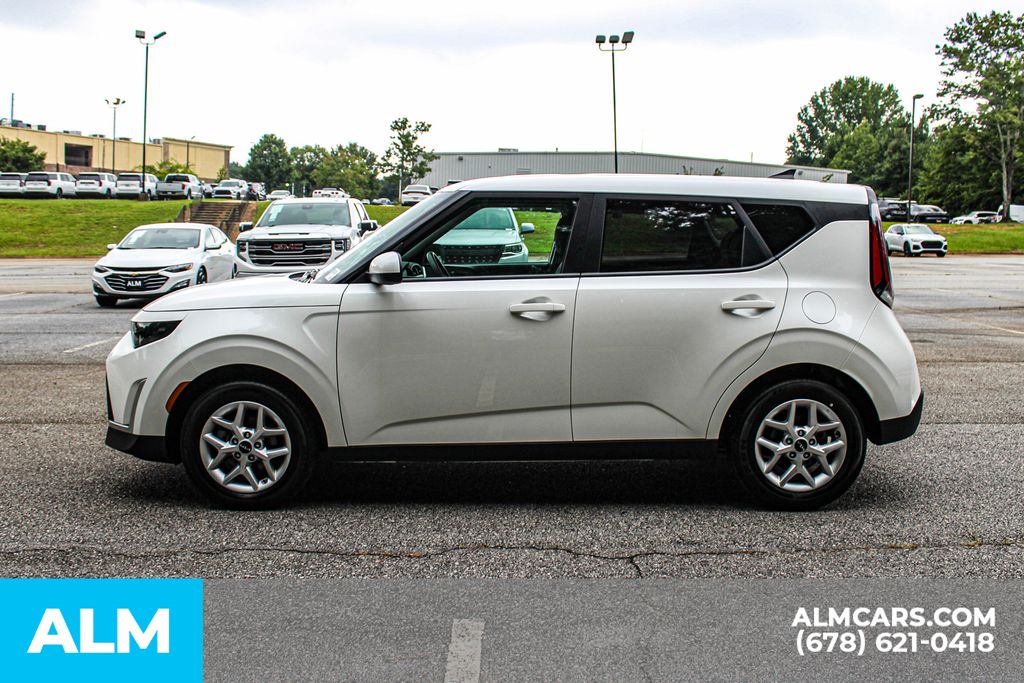 Used 2025 White Kia LX image 6
