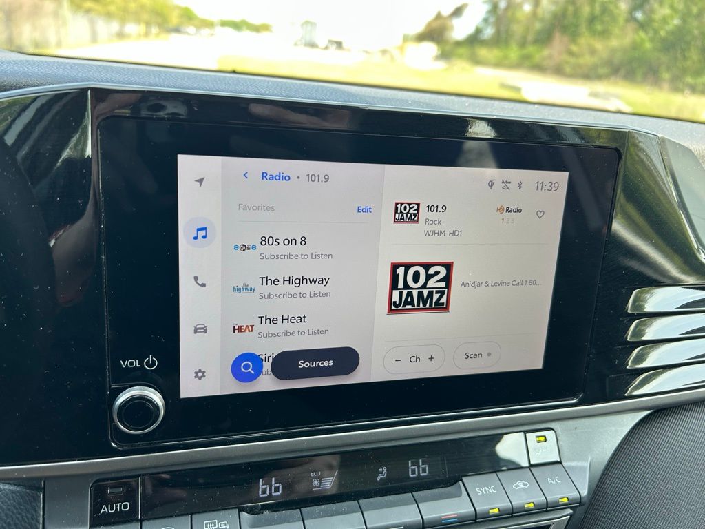 Thumbnail: 2025 Toyota Camry - 23