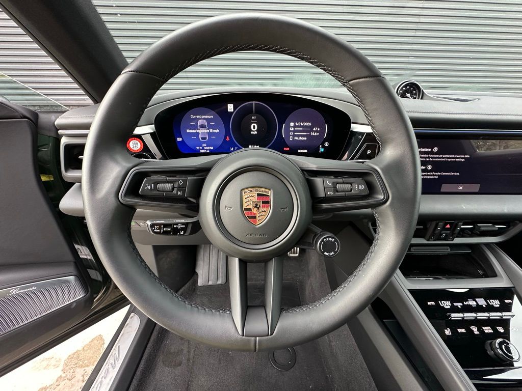 Thumbnail: 2025 Porsche Macan - 17