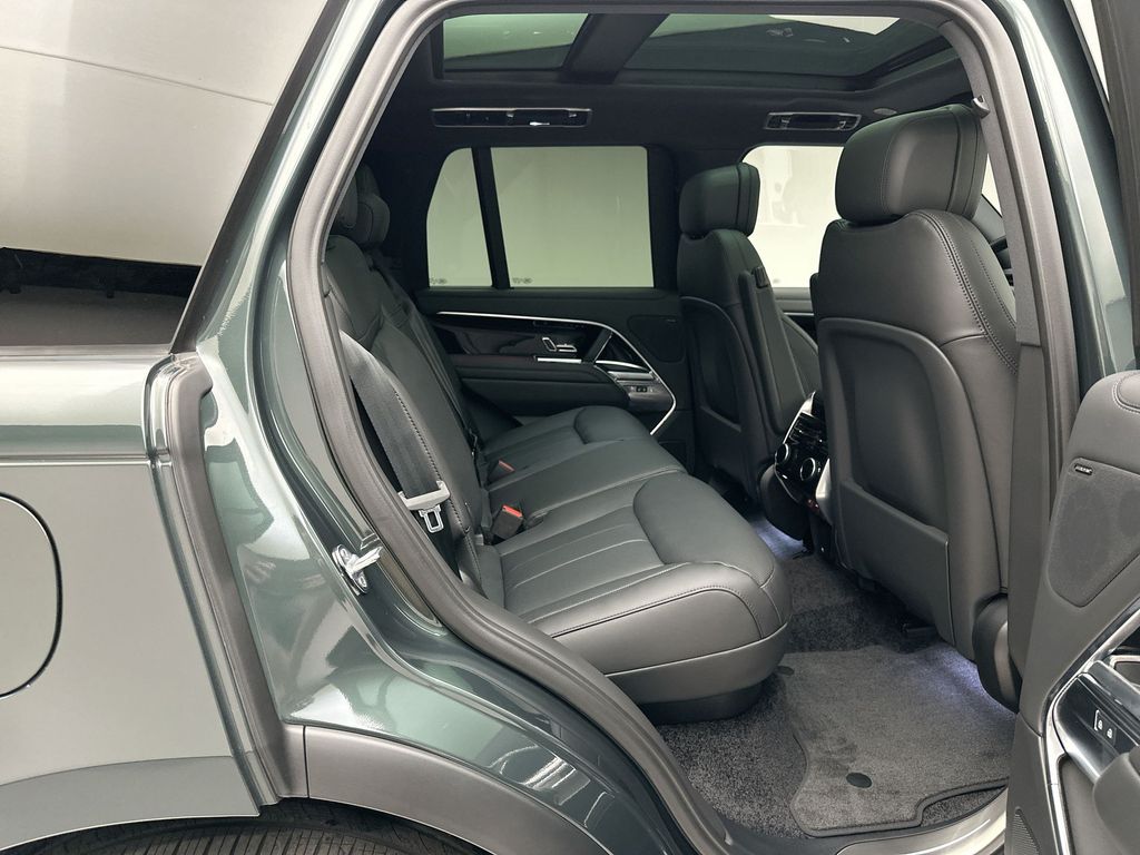 2025 Land Rover Range Rover SE 6