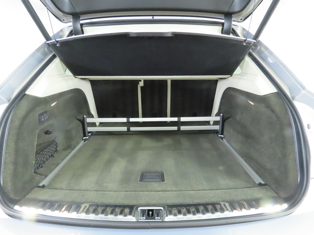 Thumbnail: 2022 Bentley Bentayga - 29