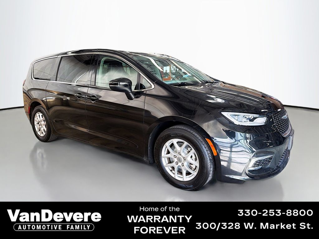Brilliant Black Crystal Pearlcoat 2023 Chrysler Pacifica Touring L FWD Minivan Front-Wheel Drive 9-Speed Automatic