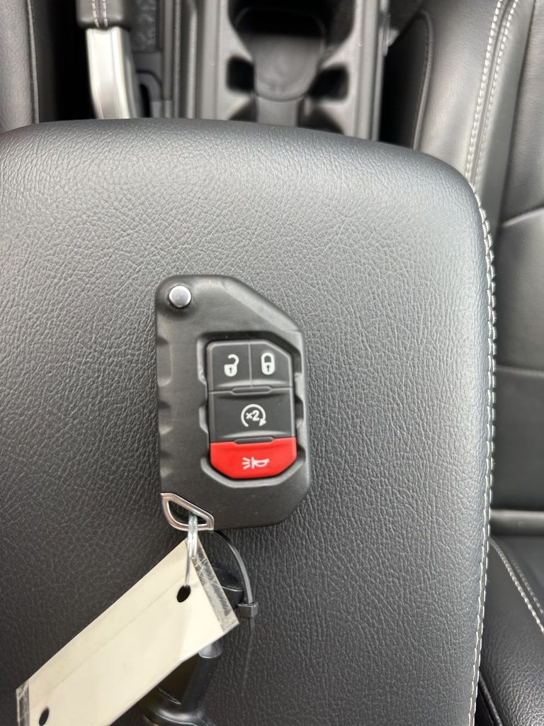 2023 Silver Zynith Clearcoat Jeep Wrangler Sahara 4X4 SUV