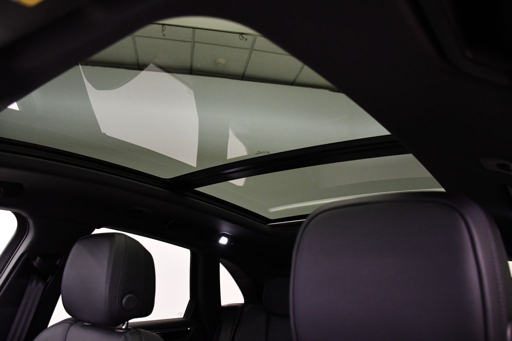 Thumbnail: 2025 Porsche Macan - 21