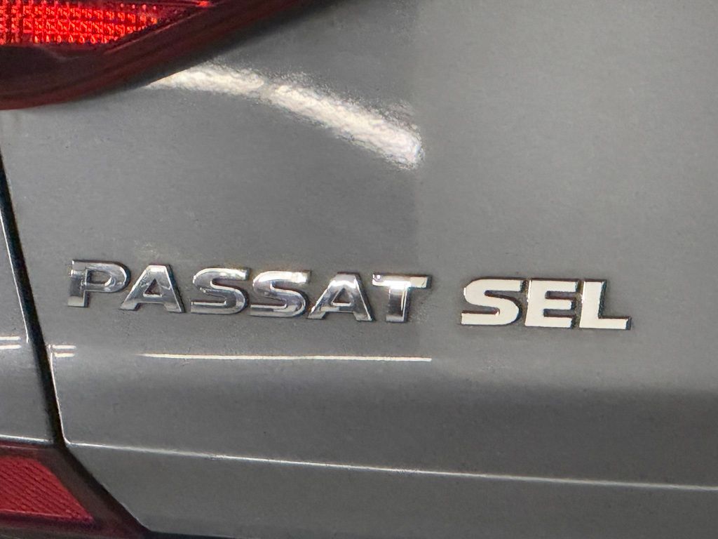 2017 Volkswagen Passat SEL Premium 35