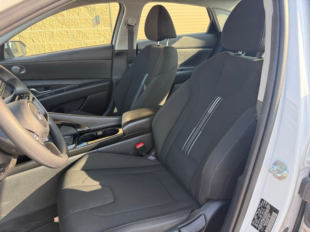 Thumbnail: 2022 Hyundai Elantra - 8