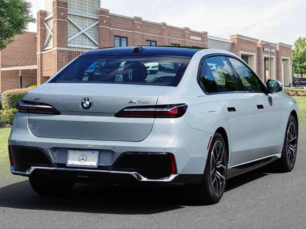 Thumbnail: 2024 BMW 7 Series - 7