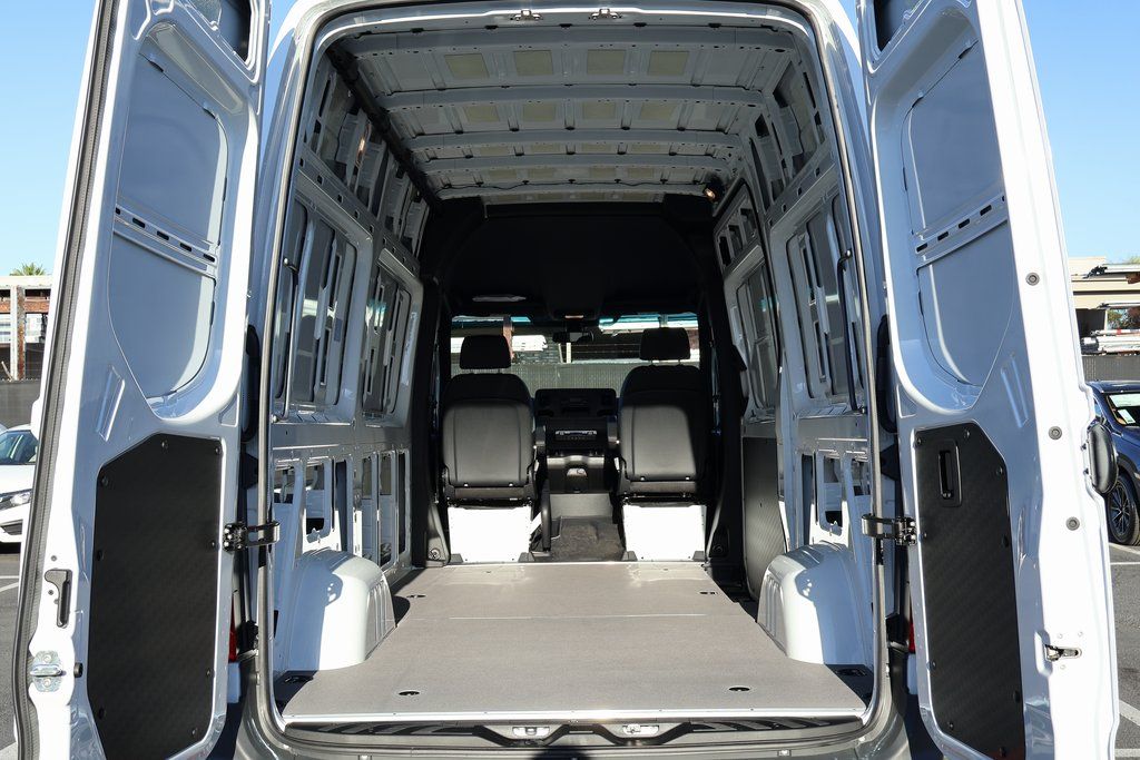 Thumbnail: 2025 Mercedes-Benz Sprinter - 8
