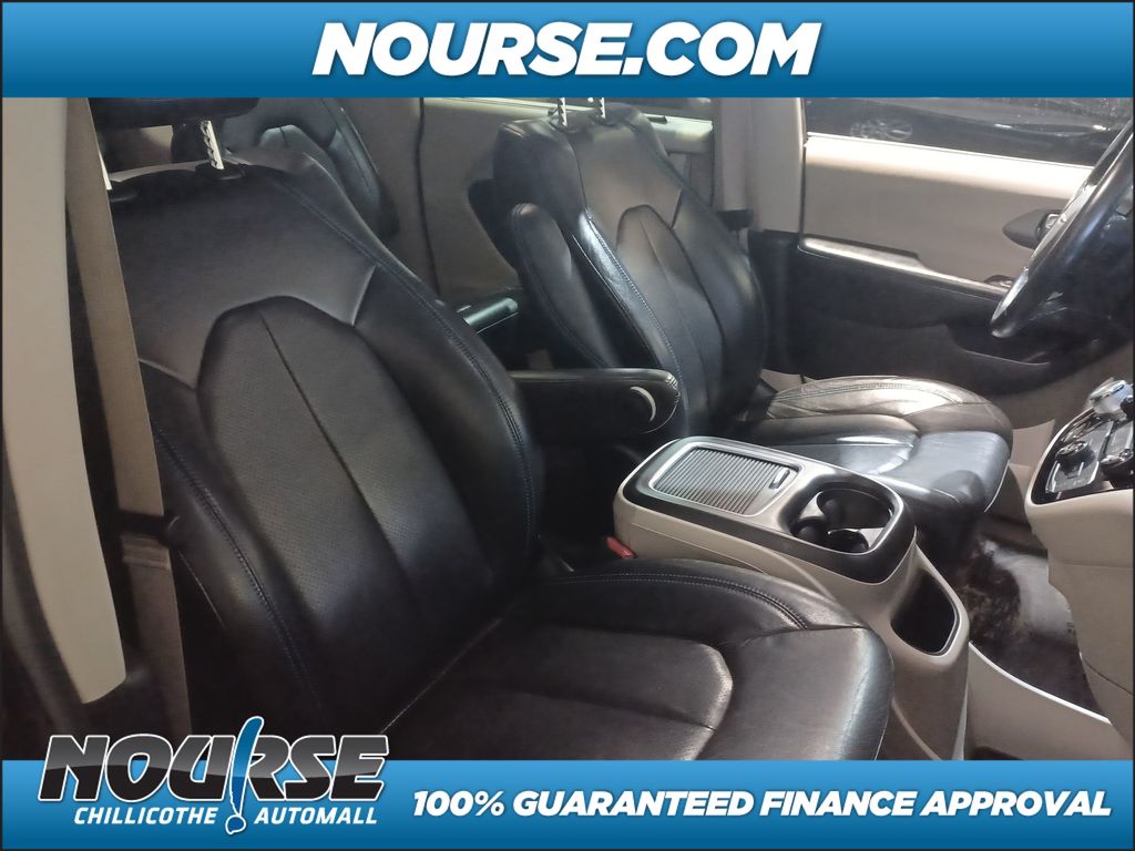 2021 Chrysler Pacifica Touring L photo