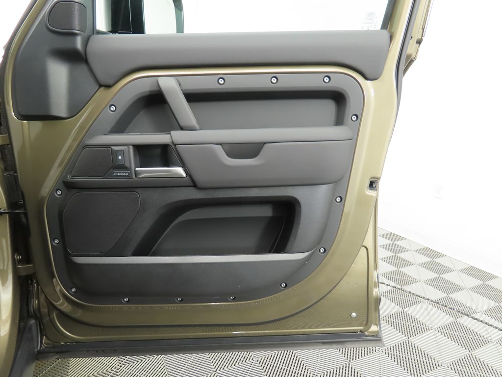 Thumbnail: 2025 Land Rover Defender - 26