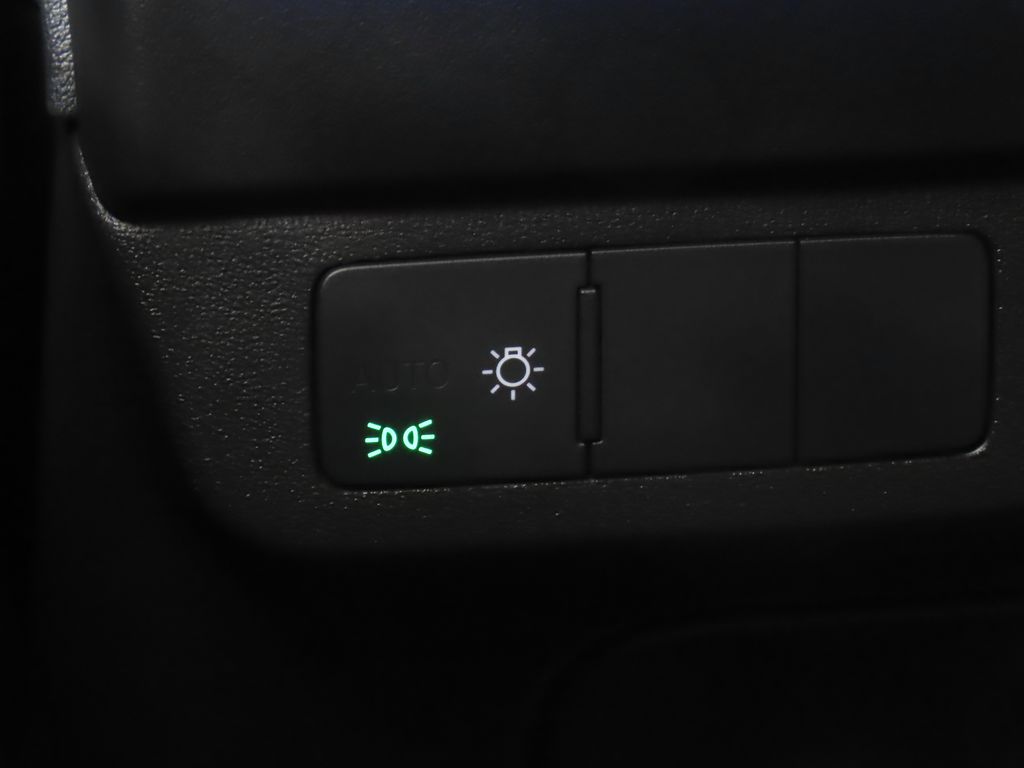 Thumbnail: 2023 Audi Q4 e-tron - 18