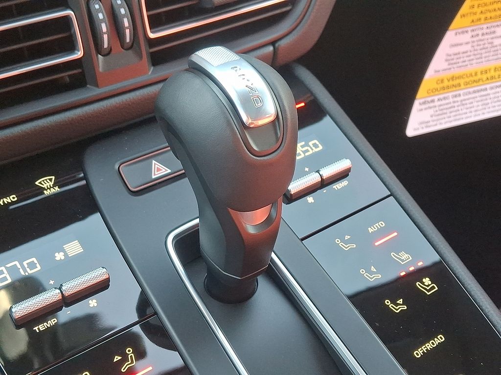 Thumbnail: 2026 Porsche Macan - 16