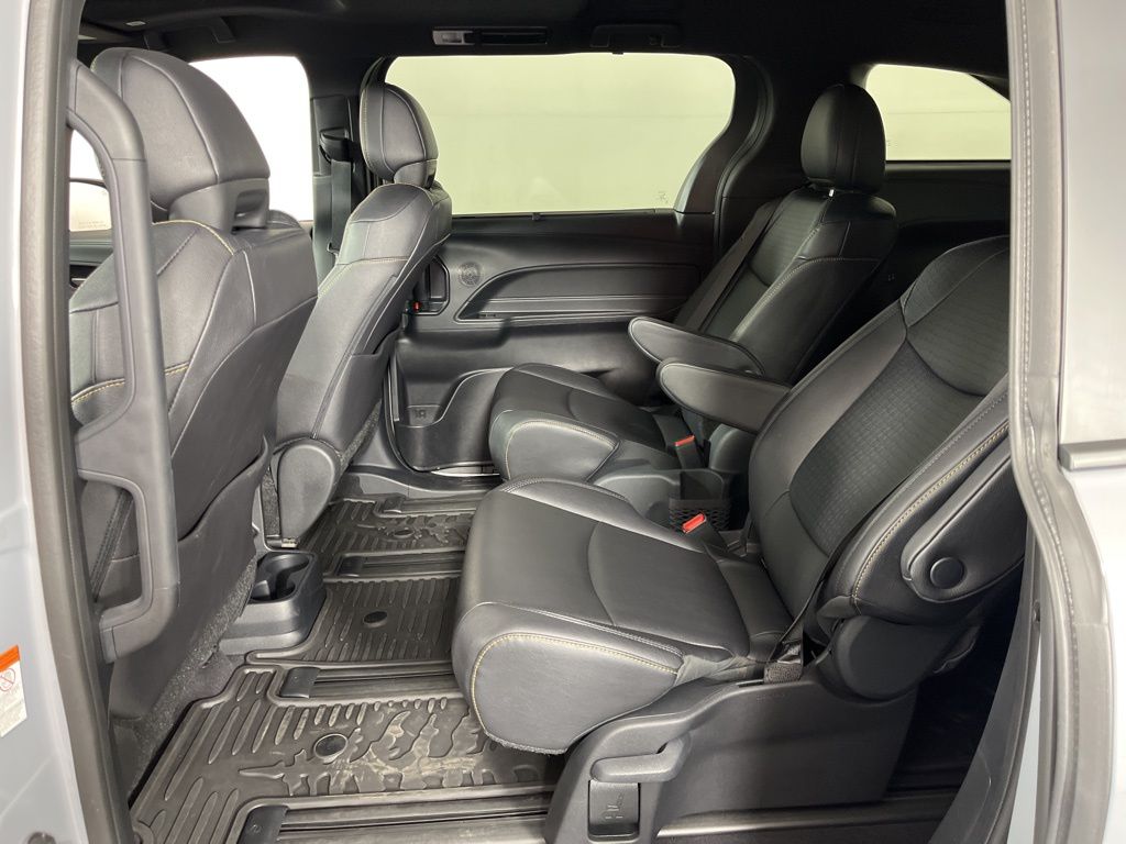 Thumbnail: 2025 Toyota Sienna - 25