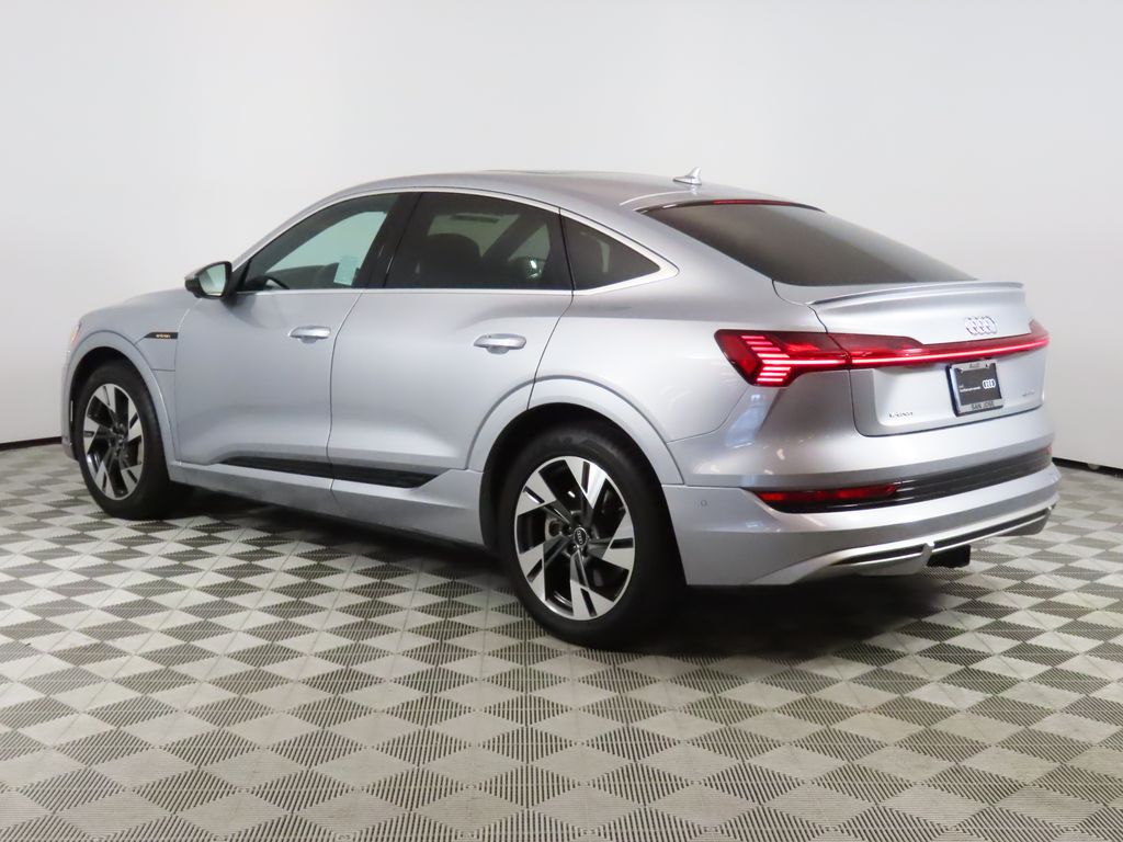 Thumbnail: 2022 Audi e-tron GT - 3