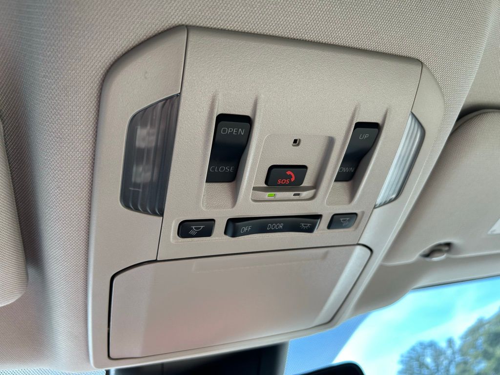 Thumbnail: 2025 Toyota Highlander - 31