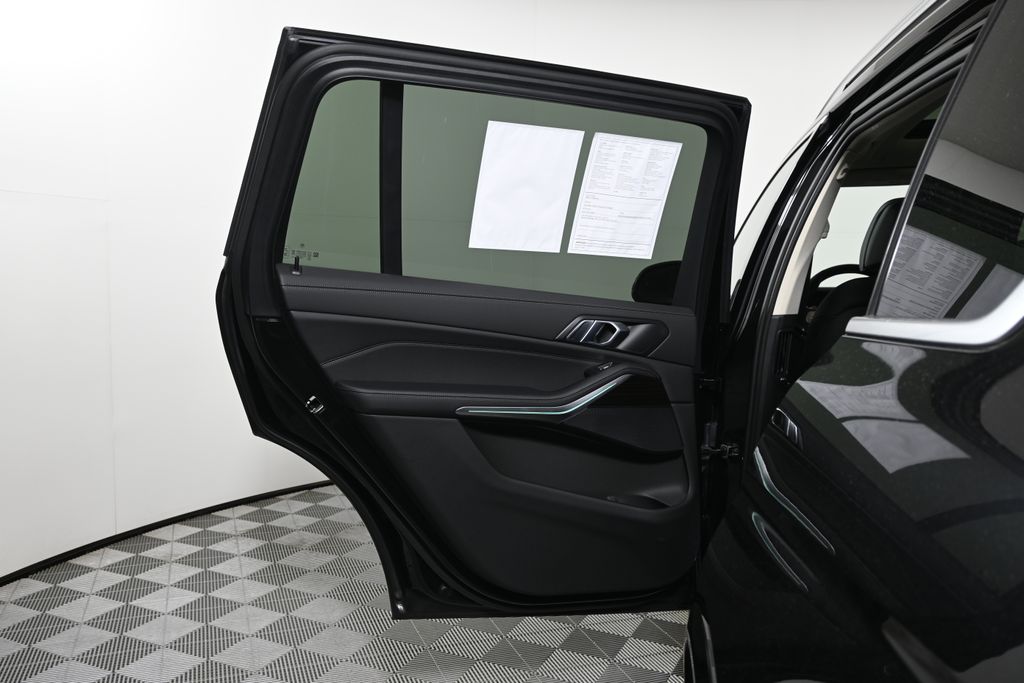 Thumbnail: 2024 BMW X7 - 32