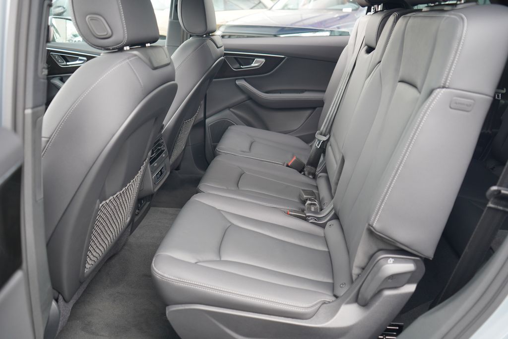 2025 Audi Q7  7