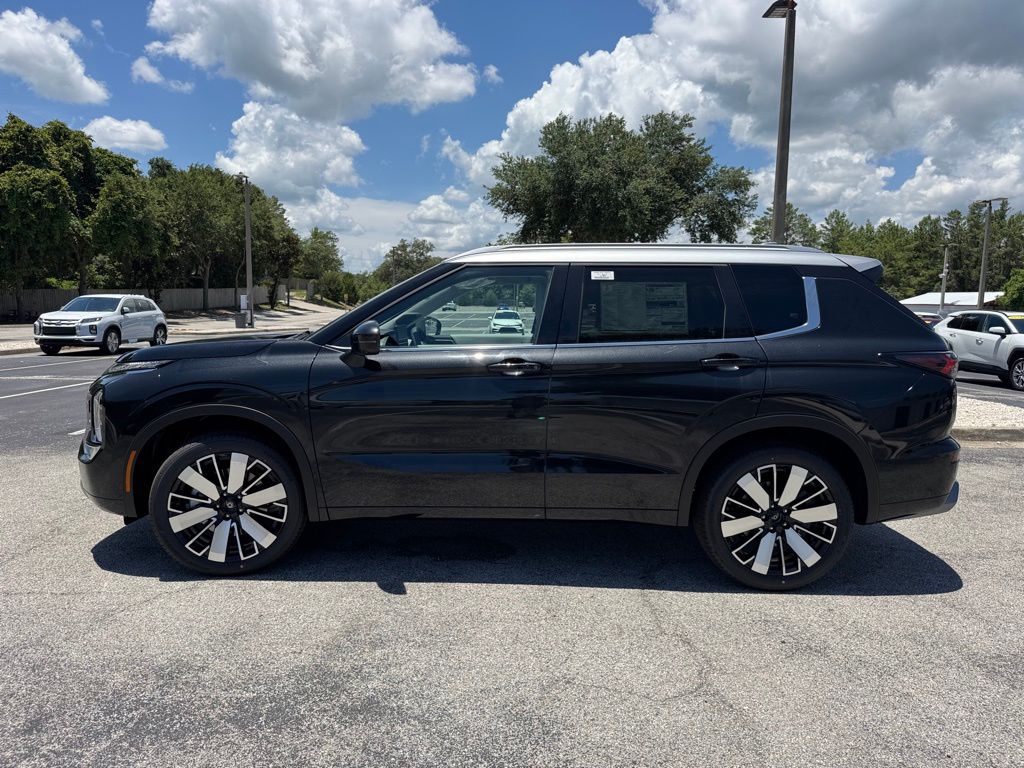 2025 Mitsubishi Outlander SEL photo 2