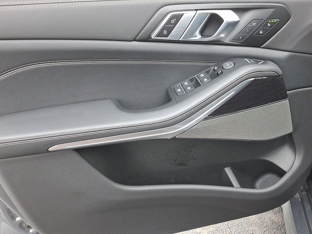 Thumbnail: 2025 BMW X5 - 14