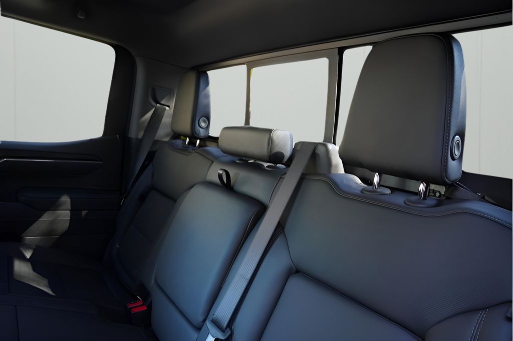 New 2026 White GMC SLT image 33