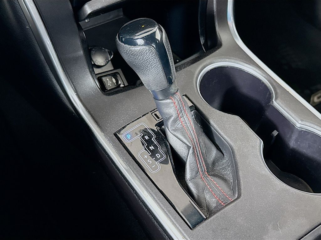 Thumbnail: 2015 Toyota Camry - 16