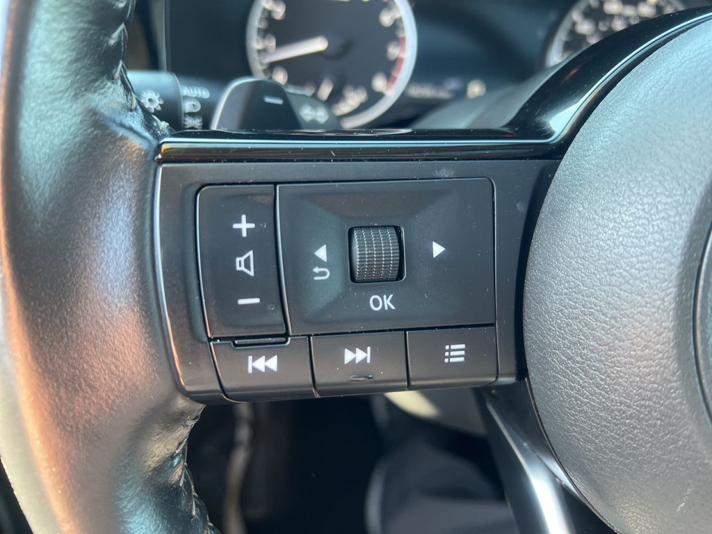 2022 Nissan Pathfinder SV photo