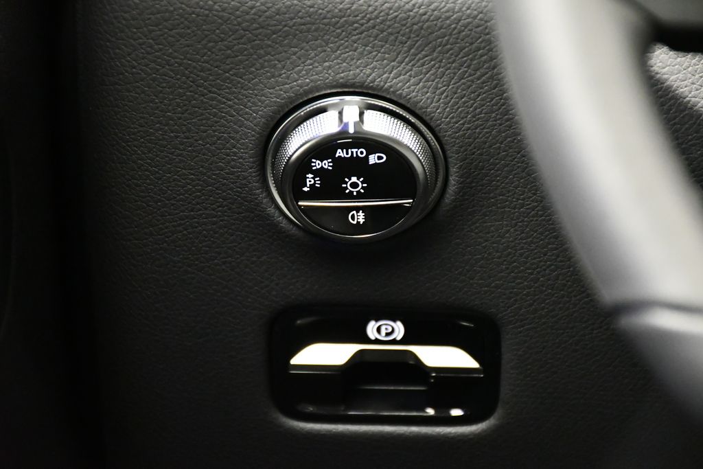 Thumbnail: 2026 Mercedes-Benz GLC - 21