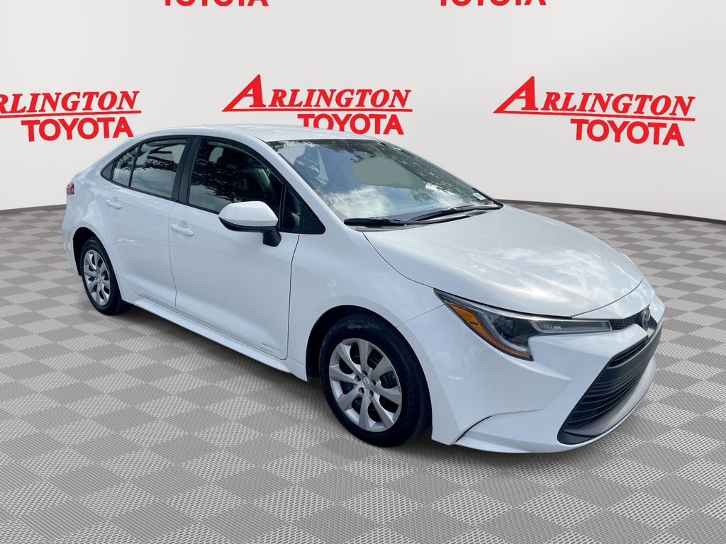 2025 Toyota Corolla LE's photo