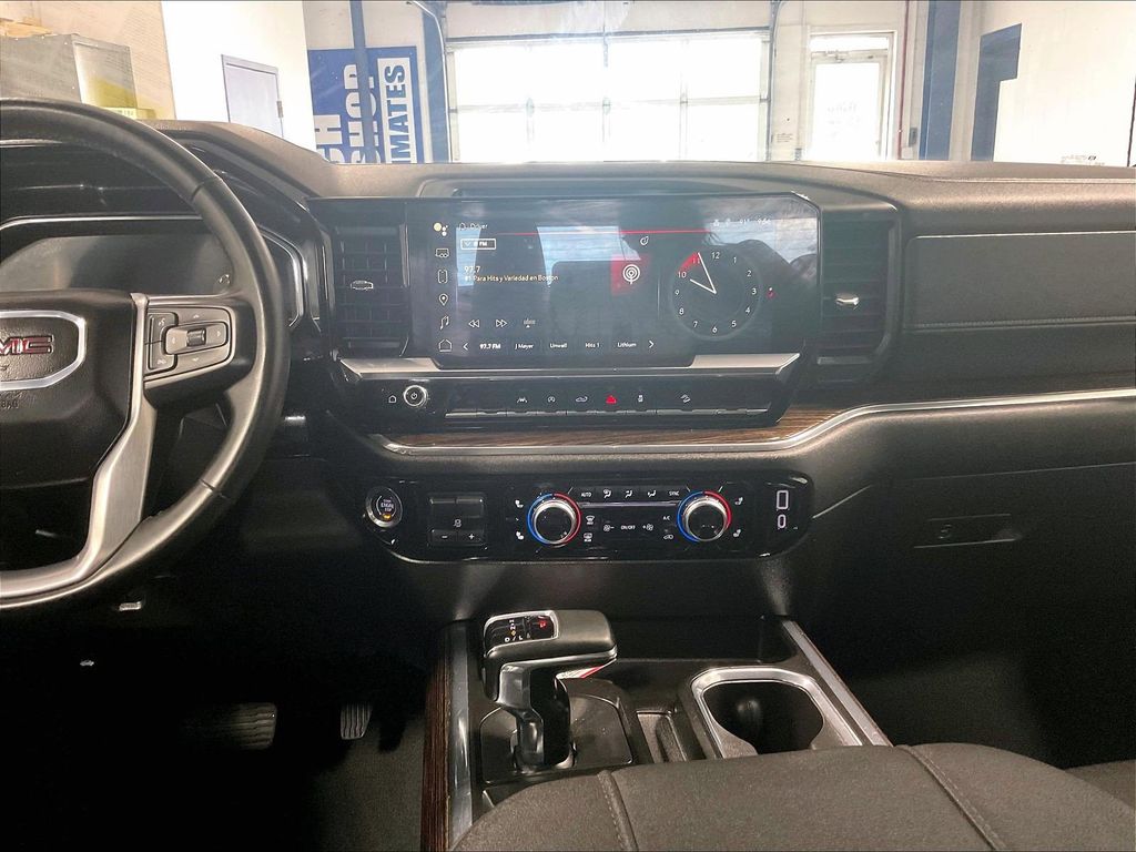 2024 GMC Sierra 1500 — photo 18