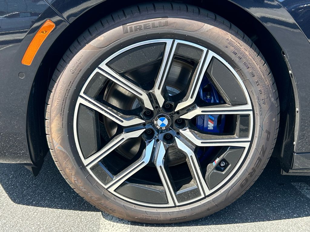 2024 BMW i7 M70 9