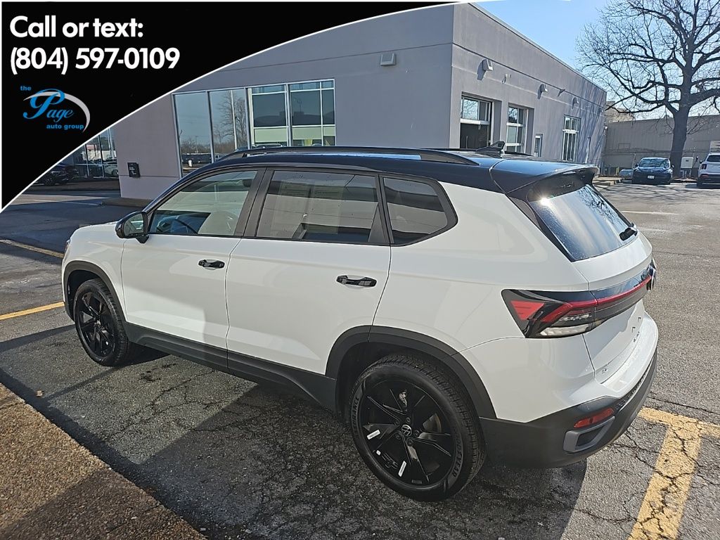 2025 Volkswagen Taos SE Black FWD