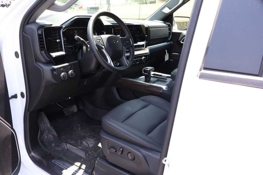 Thumbnail: 2026 Chevrolet Silverado 1500 - 18