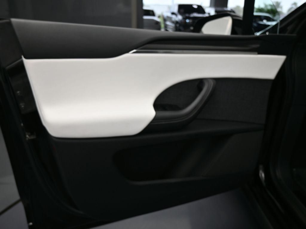 Used 2022 Black Tesla Plaid image 15