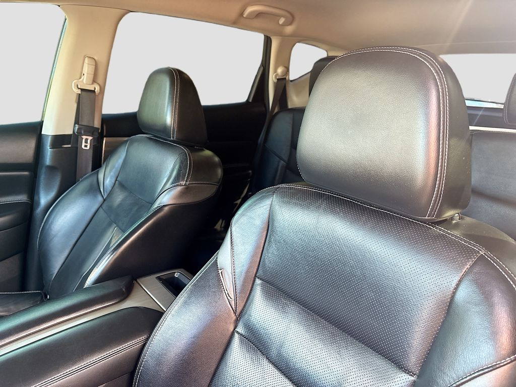 Used 2016 Black Nissan Platinum image 22