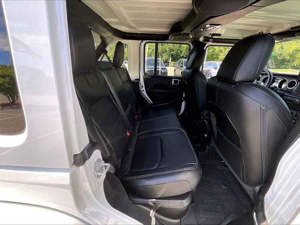 2023 Jeep Wrangler — photo 16