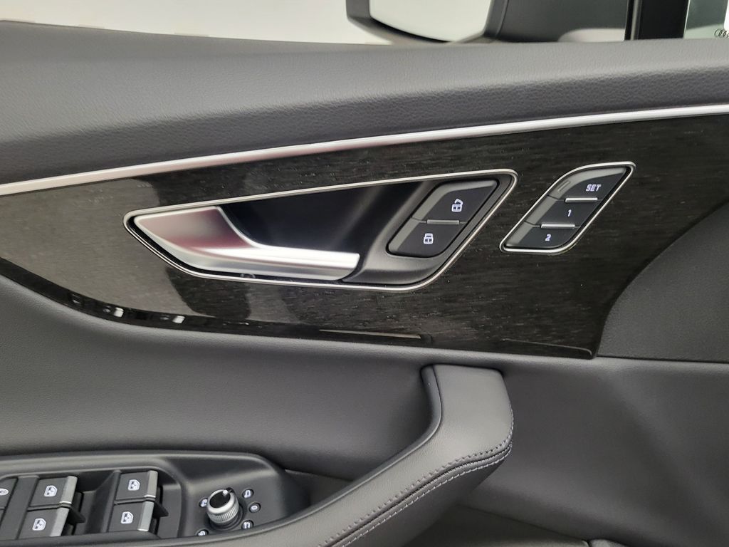 Thumbnail: 2023 Audi Q7 - 31