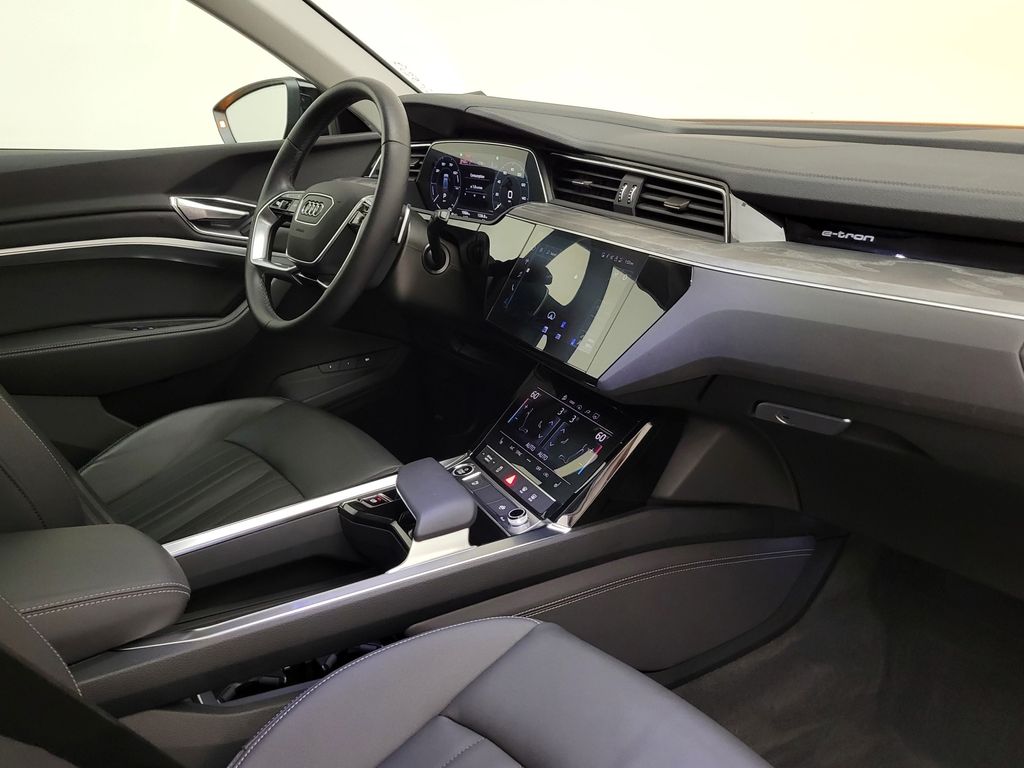 Thumbnail: 2023 Audi e-tron - 15