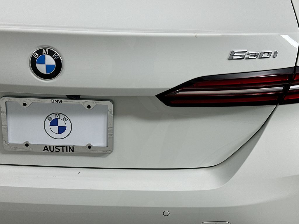 Thumbnail: 2025 BMW 5 Series - 22