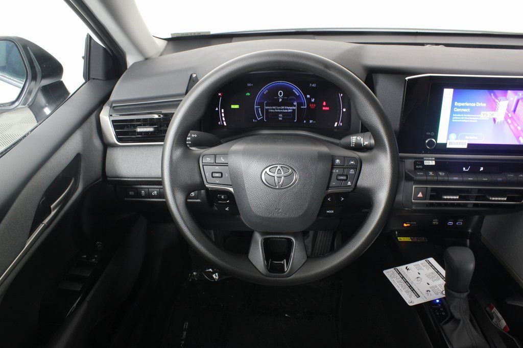2025 Toyota Camry LE 3