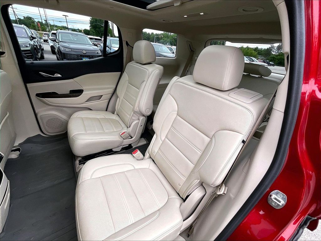 2023 GMC Acadia — photo 14