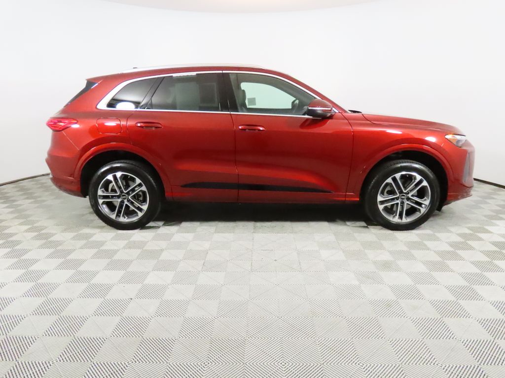 Thumbnail: 2025 Audi Q5 - 6