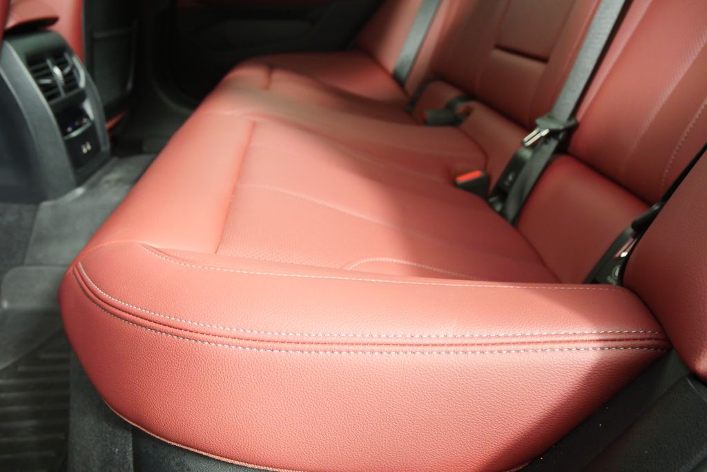 Thumbnail: 2022 BMW i4 - 17