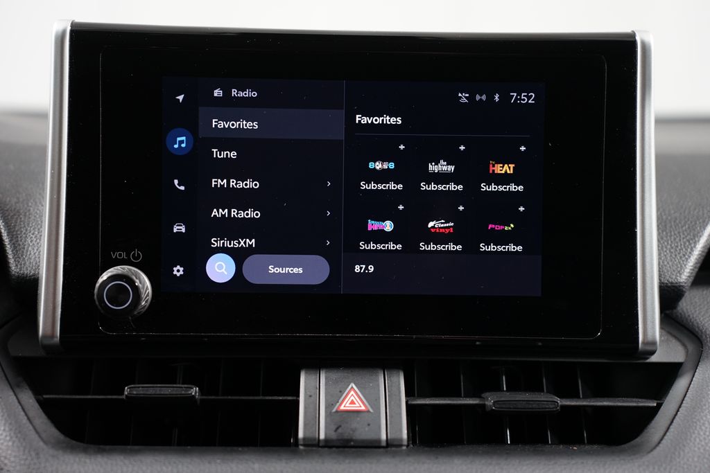 2023 Toyota RAV4 XLE 18
