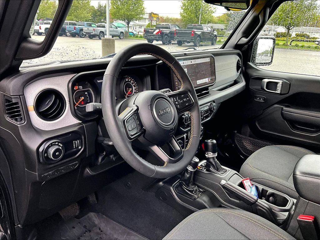 2024 Jeep Wrangler — photo 8