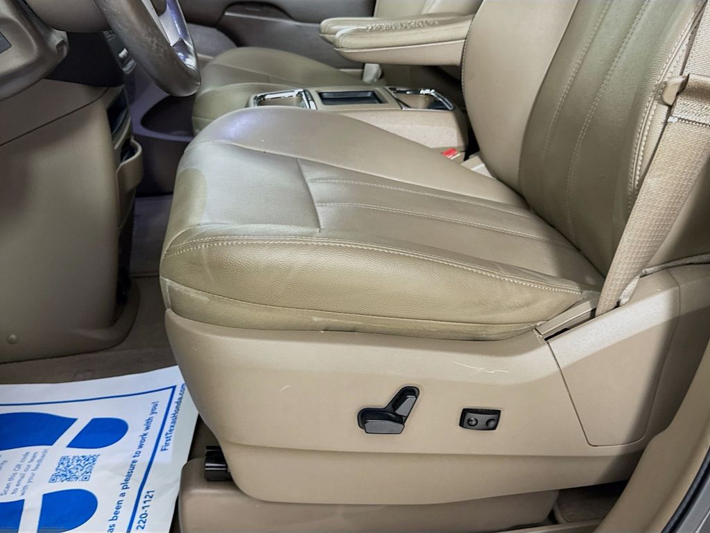 Used Car 2016 Chrysler Town & Country  Touring For Sale Under $12,000 In Austin, Texas