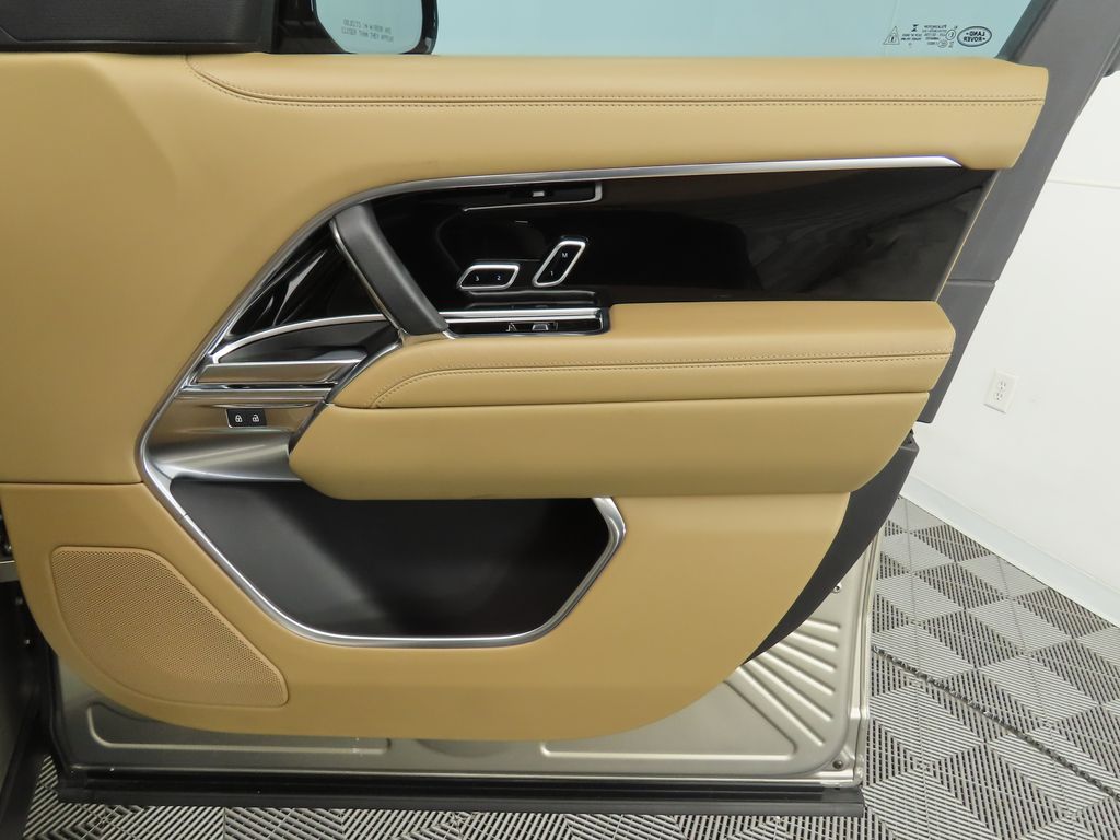 Thumbnail: 2023 Land Rover Range Rover - 25