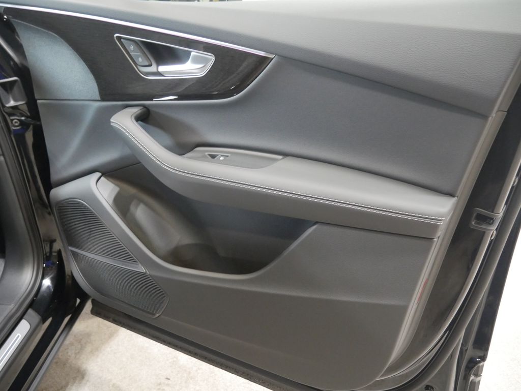 Thumbnail: 2026 Audi Q7 - 24